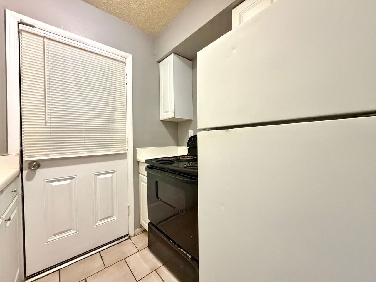 4651 Royal Ridge Dr #8 - Photo 5 of 12