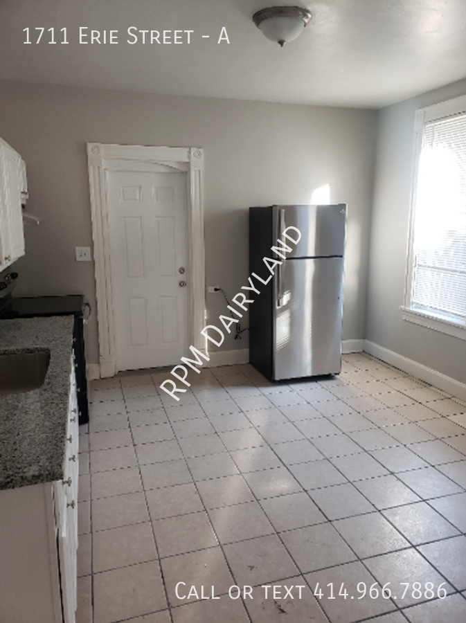 1711 Erie St #A - Photo 3 of 9