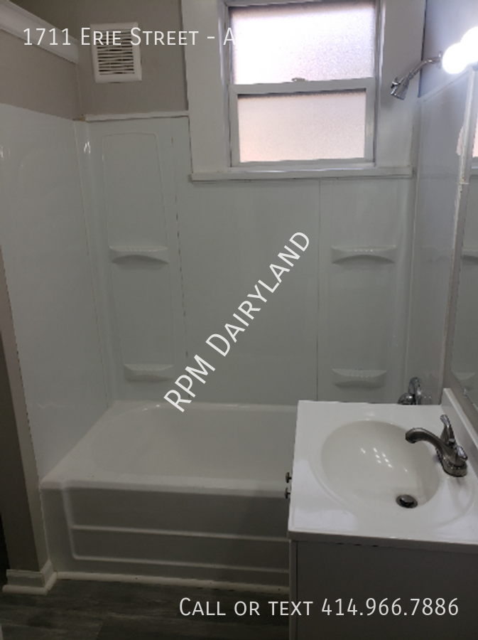 1711 Erie St #A - Photo 5 of 9