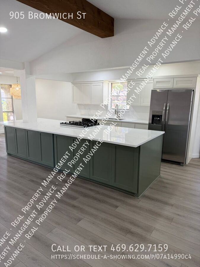 905 Bromwich St - Photo 7 of 25