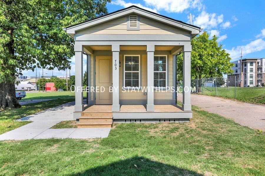 703 N 3rd St - Photo 3 of 23