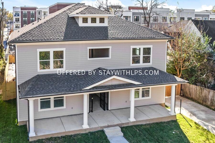 1571 Court Ave #101 - Photo 5 of 46