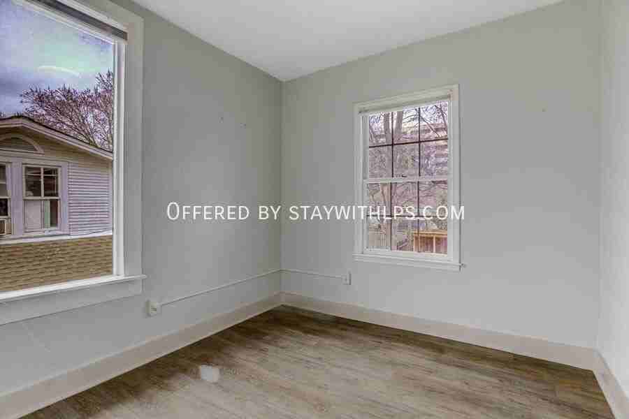 132 N Evergreen St #6 - Photo 4 of 11