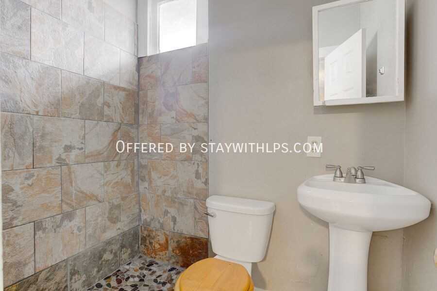 132 N Evergreen St #6 - Photo 6 of 11