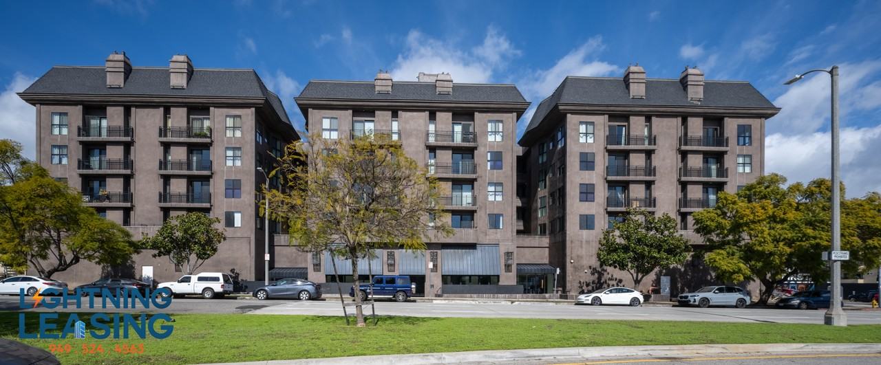 8811 5/3 Burton Way #308B - Photo 3 of 14