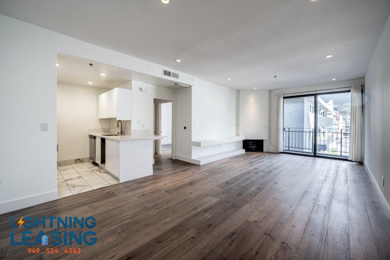 8811 5/3 Burton Way #308B - Photo 4 of 14