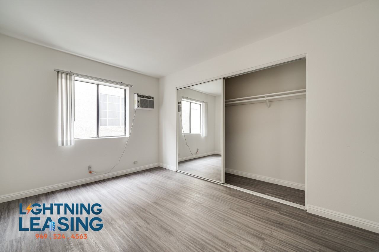 5121 1/2 Klump Ave #210D - Photo 5 of 32