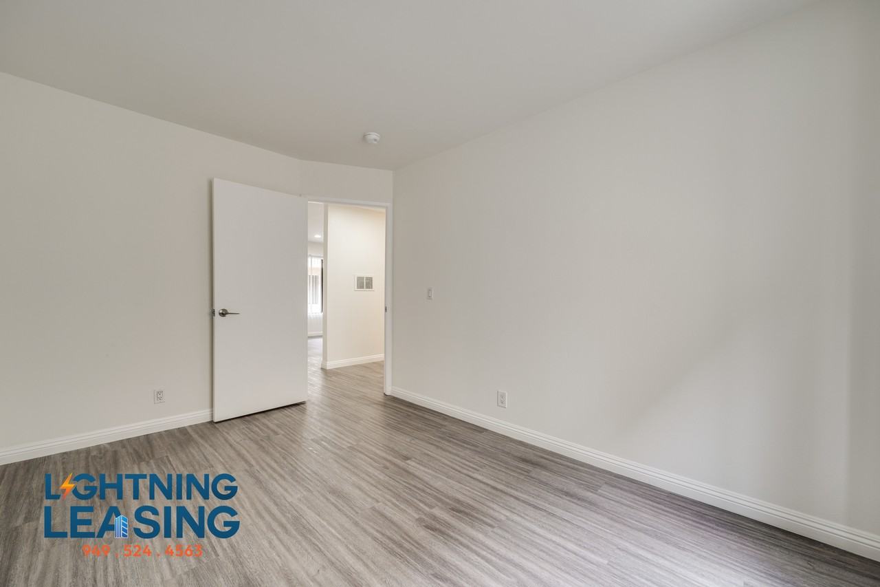 5121 1/2 Klump Ave #210D - Photo 6 of 32