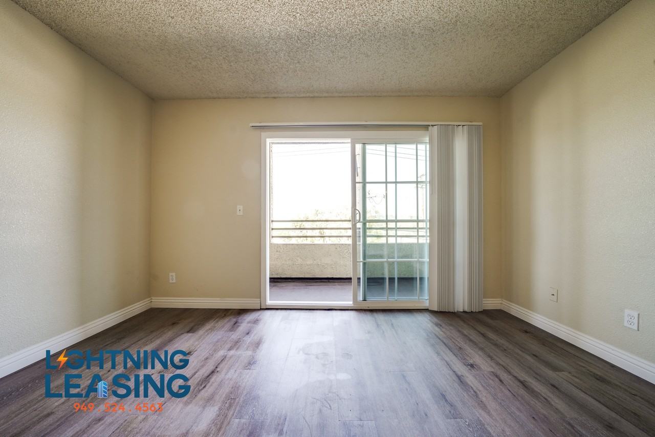 2850 1/2 Riverside Dr #3-205D - Photo 5 of 21