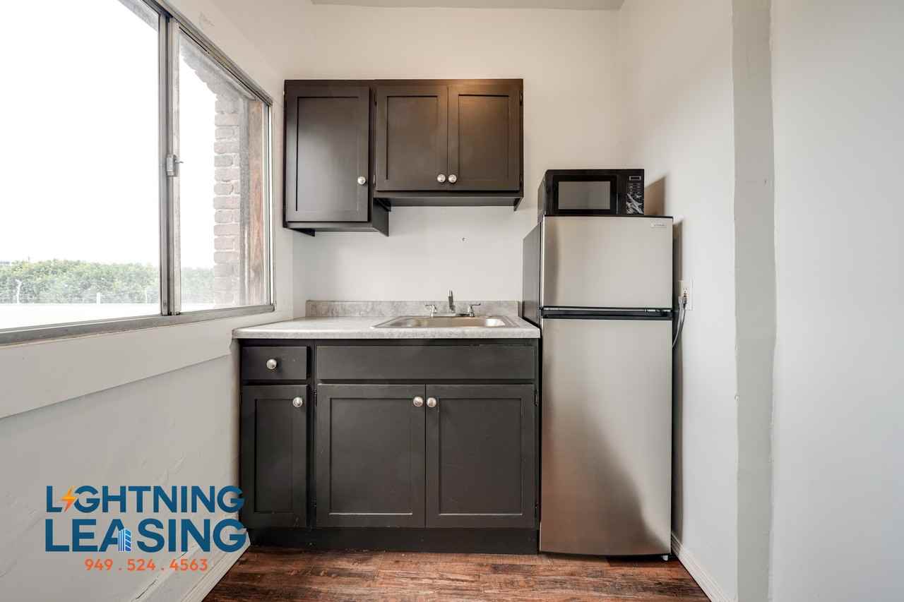 1421 S Flower St #2 - Photo 6 of 11