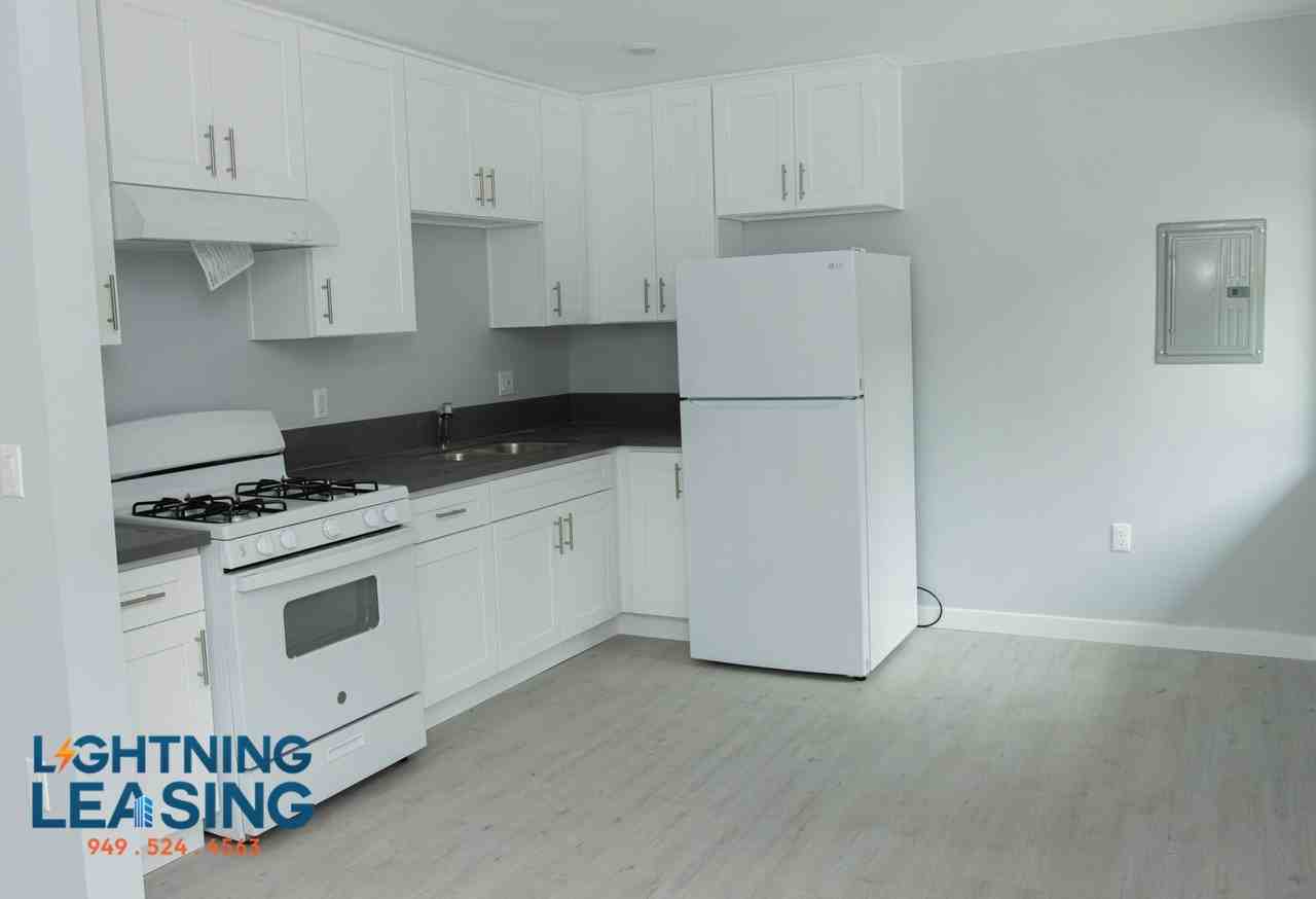 3923 1/2 Gibraltar Ave #12D - Photo 6 of 6