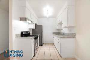 featured image of 10521 1/2 S Figueroa St #23D