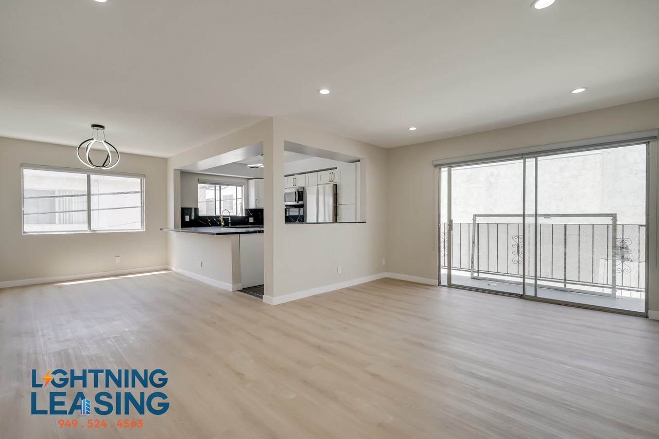 1035 N Hayworth Ave #100 - Photo 2 of 28