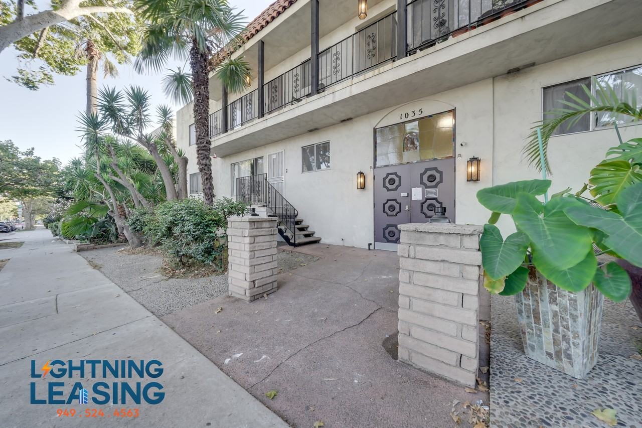 1035 N Hayworth Ave #100 - Photo 3 of 28