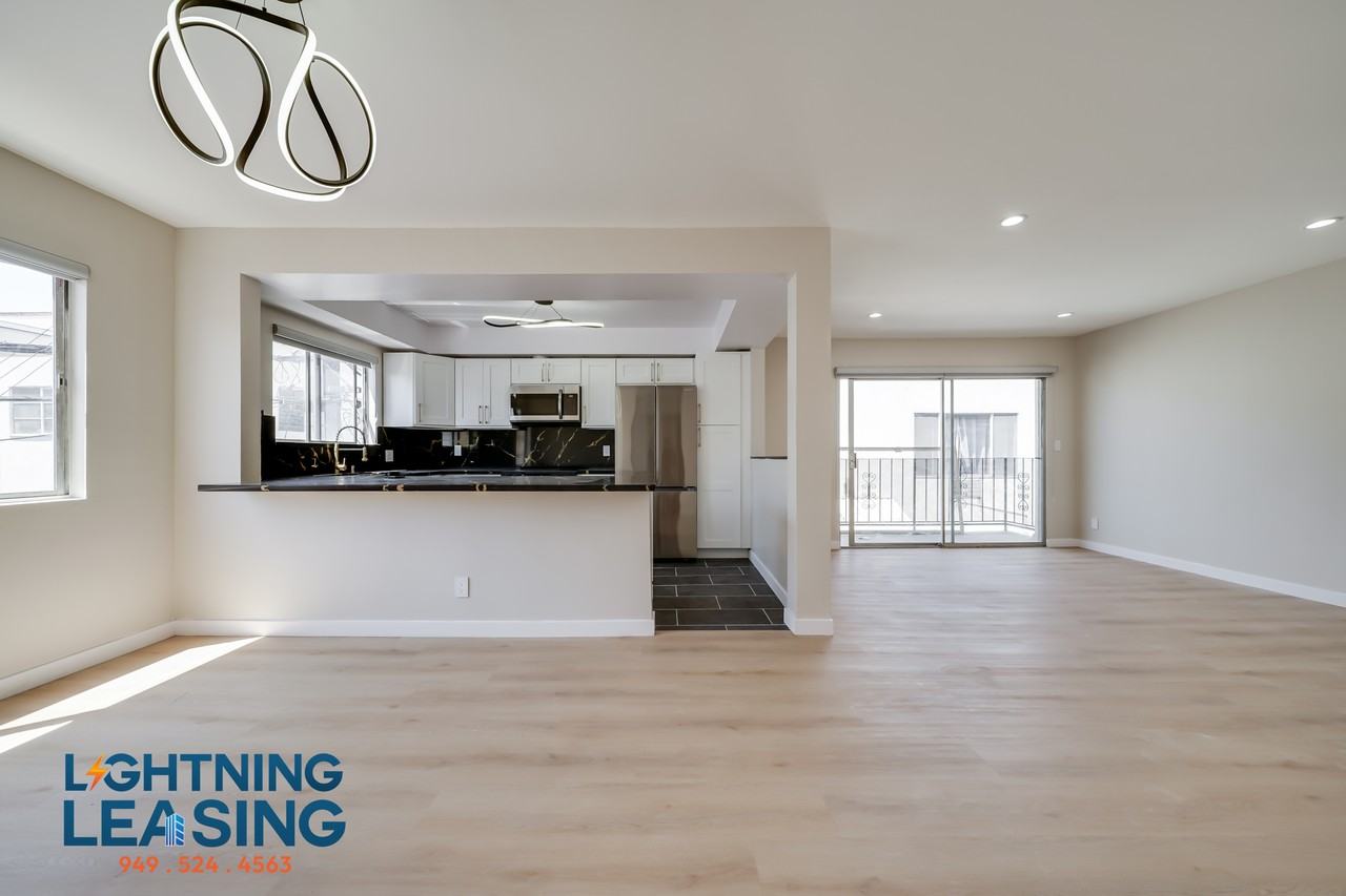 1035 N Hayworth Ave #100 - Photo 4 of 28