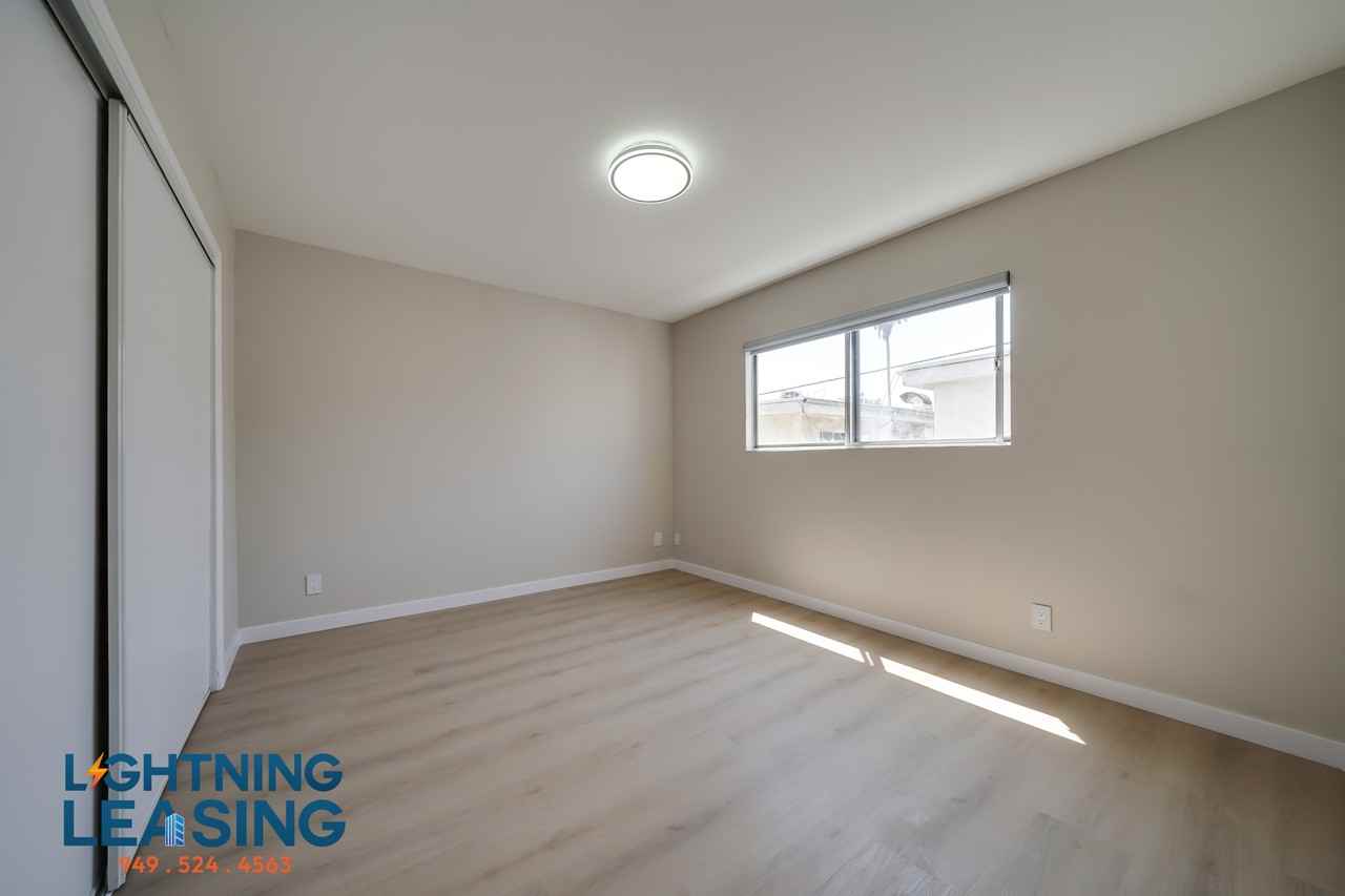 1035 N Hayworth Ave #100 - Photo 5 of 28