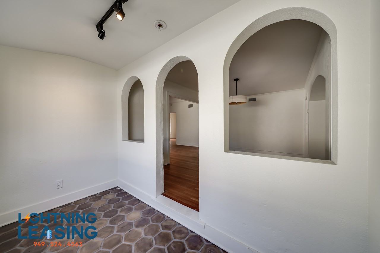 401 S Sycamore Ave #401 - Photo 4 of 42