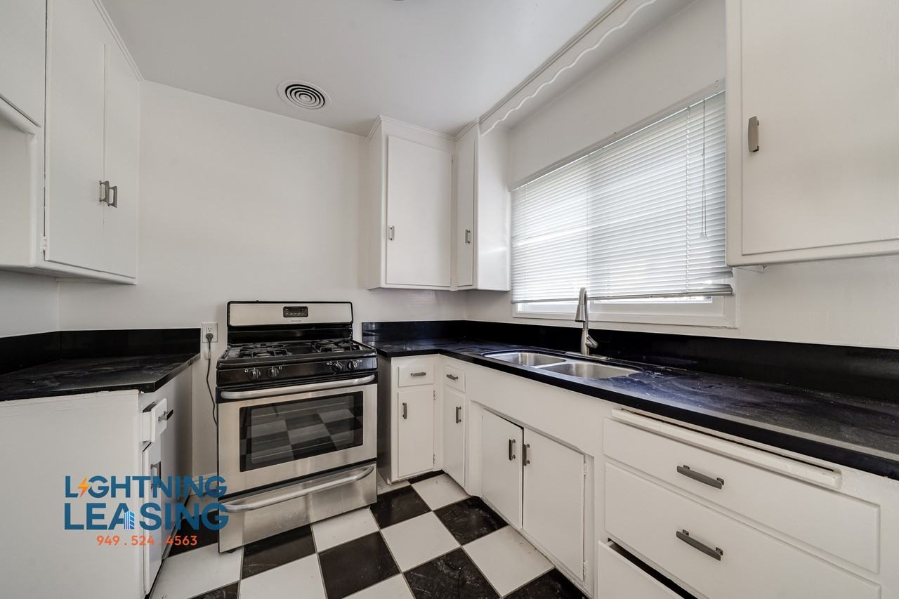 230 S Coronado St #11 - Photo 5 of 20