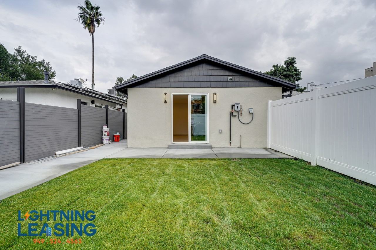 5620 1/2 Radford Ave #5620-1-2 - Photo 3 of 10