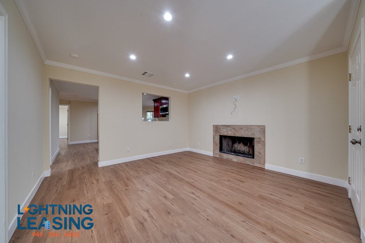 6182 Yolanda Ave - Photo 5 of 32