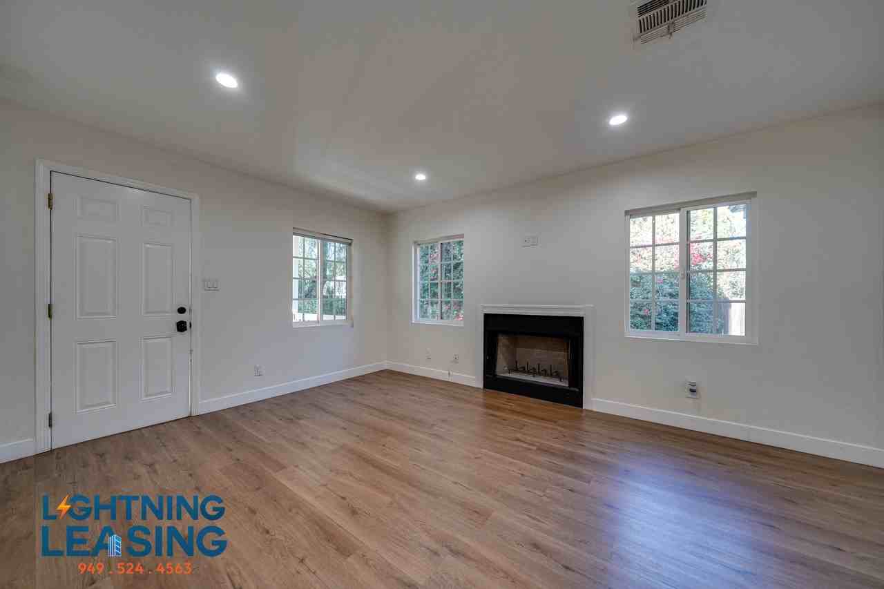 6176 Yolanda Ave - Photo 2 of 28