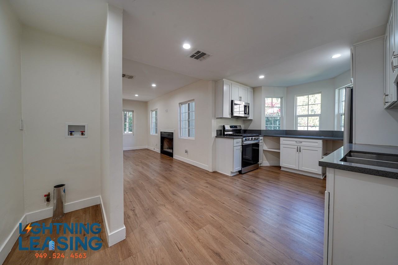 6176 Yolanda Ave - Photo 4 of 28