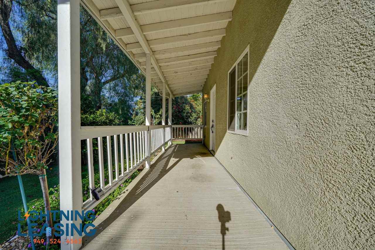 6176 Yolanda Ave - Photo 5 of 28