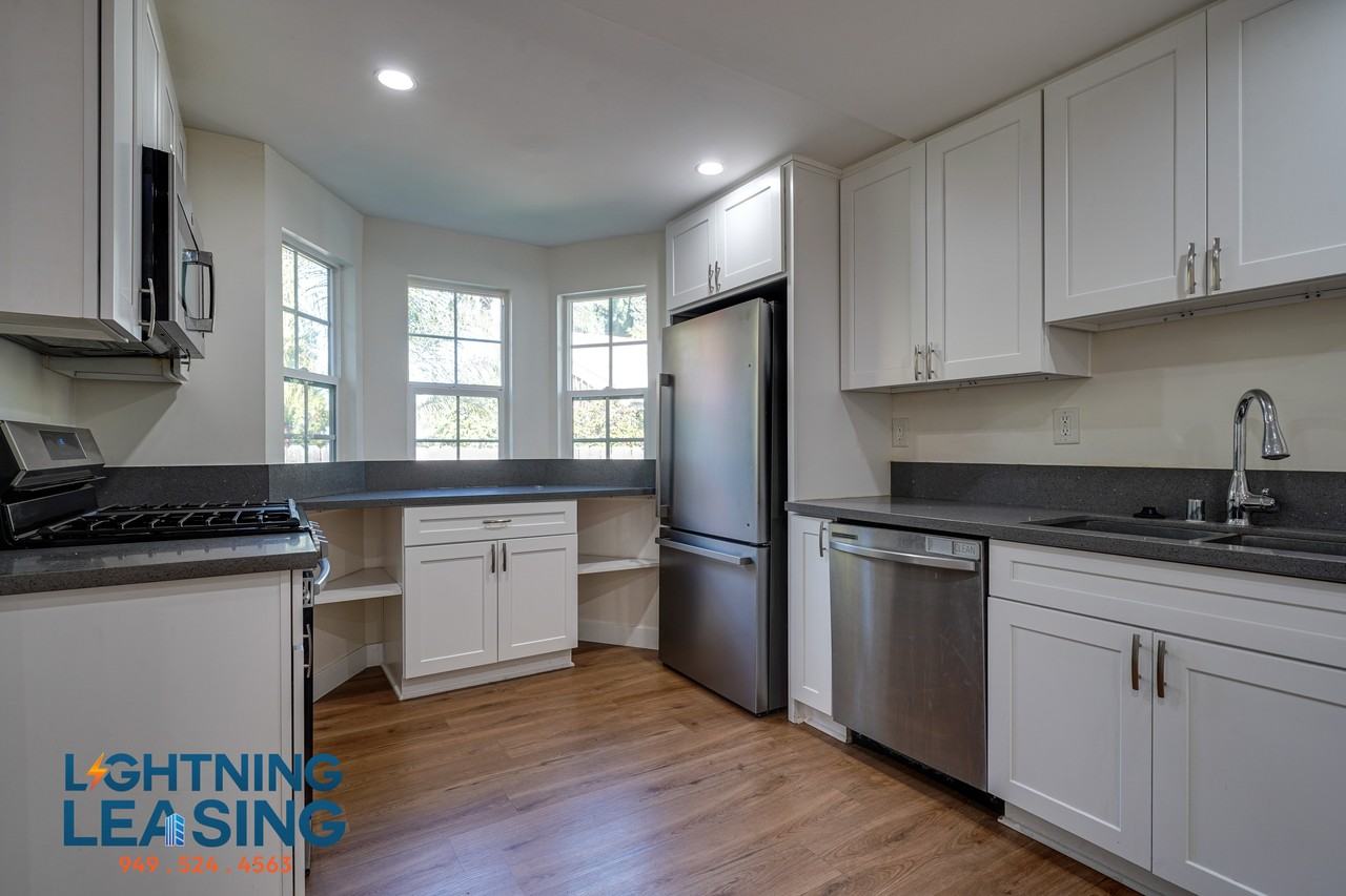 6176 Yolanda Ave - Photo 6 of 28