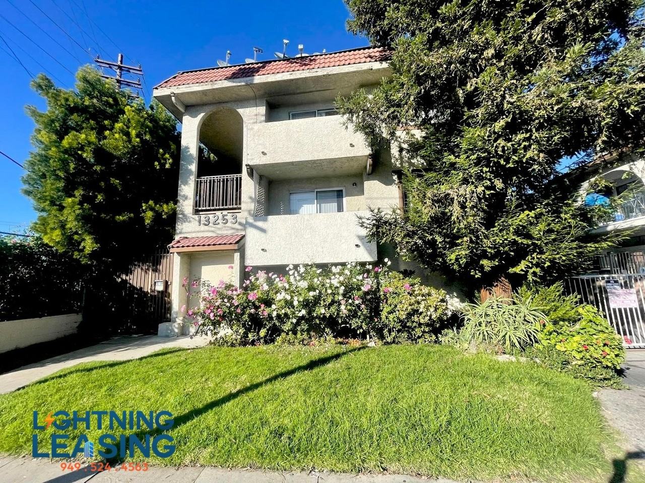 13254 Vanowen St #209D - Photo 3 of 8