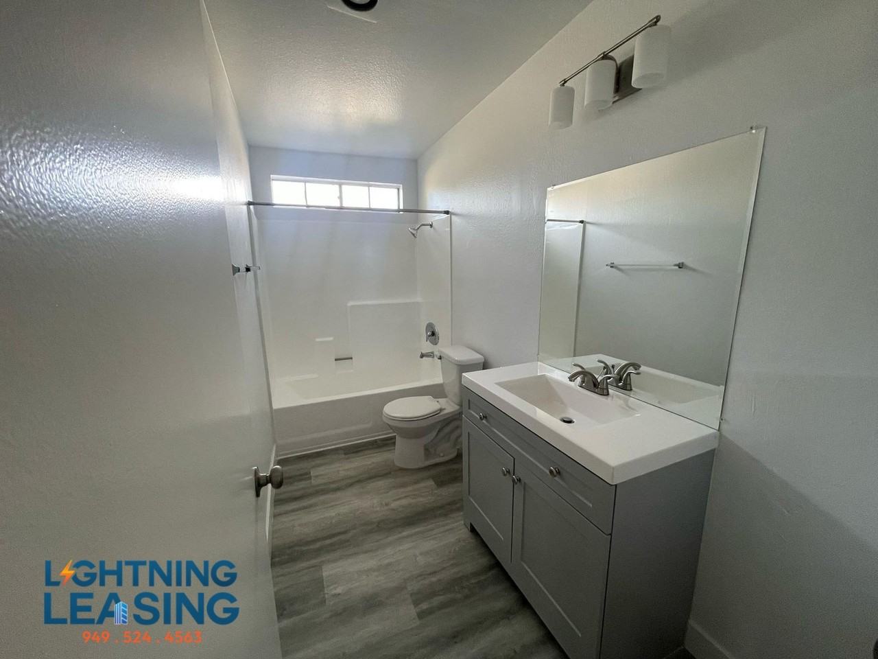 13252 Vanowen St #104A - Photo 5 of 8