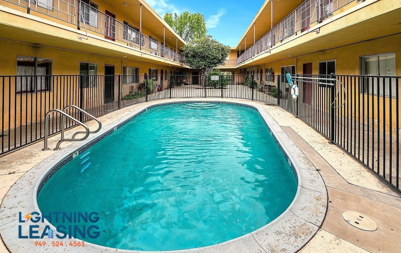 20437 Cohasset St #3D - Photo 2 of 10