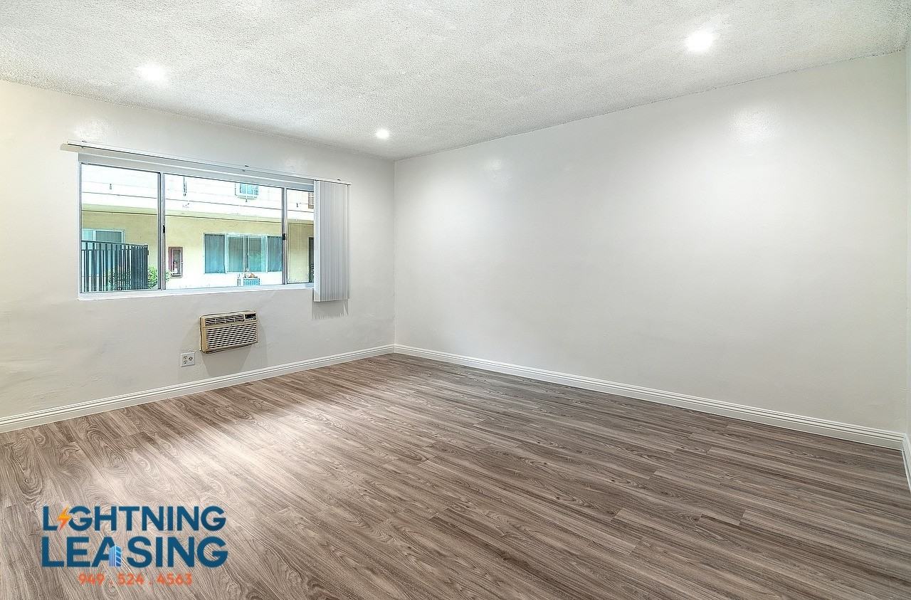 20437 Cohasset St #3D - Photo 4 of 10