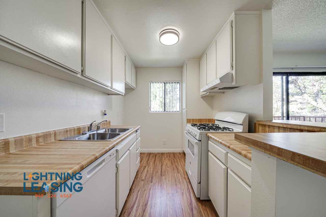 20949 1/2 Lassen St #204