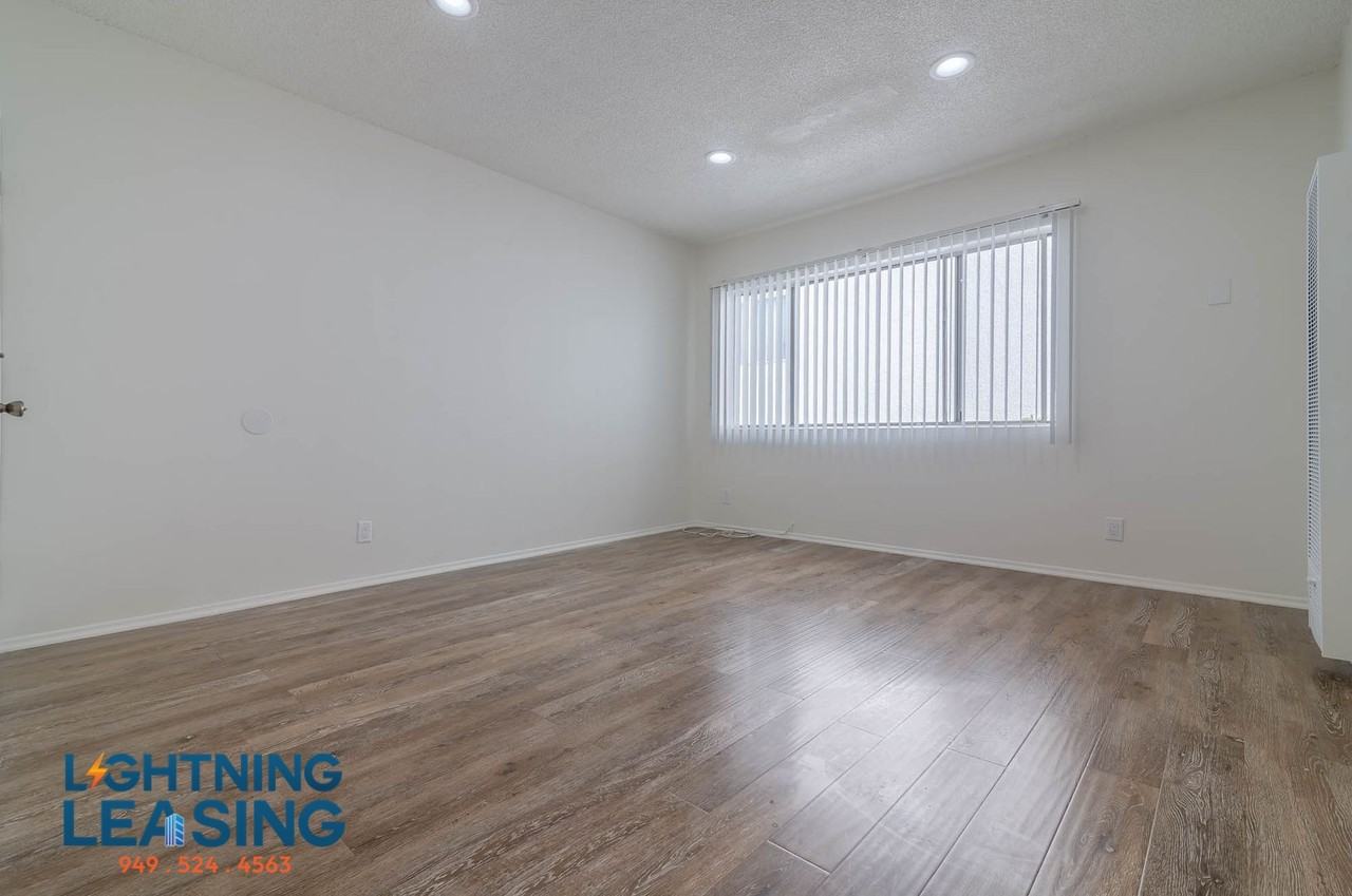 945 S Carondelet St #5D - Photo 2 of 5