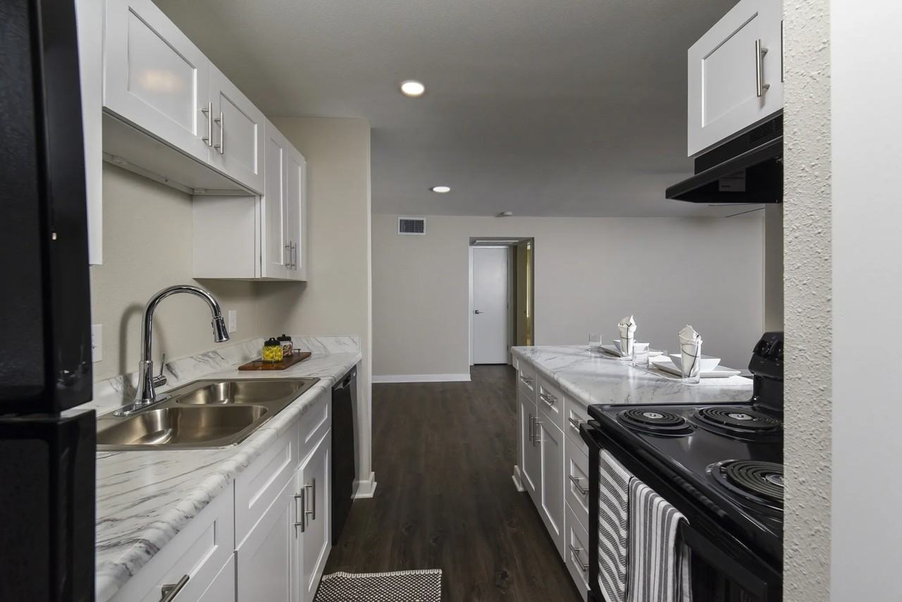 600 Barwood Park #821 - Photo 2 of 9