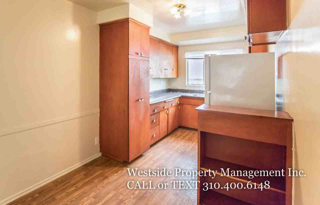 808 6th St #4 - Photo 4 of 14