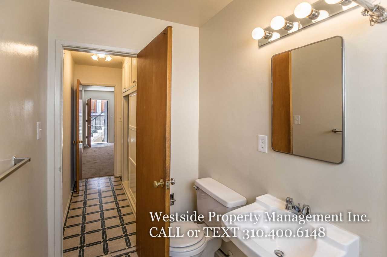 808 6th St #4 - Photo 7 of 14