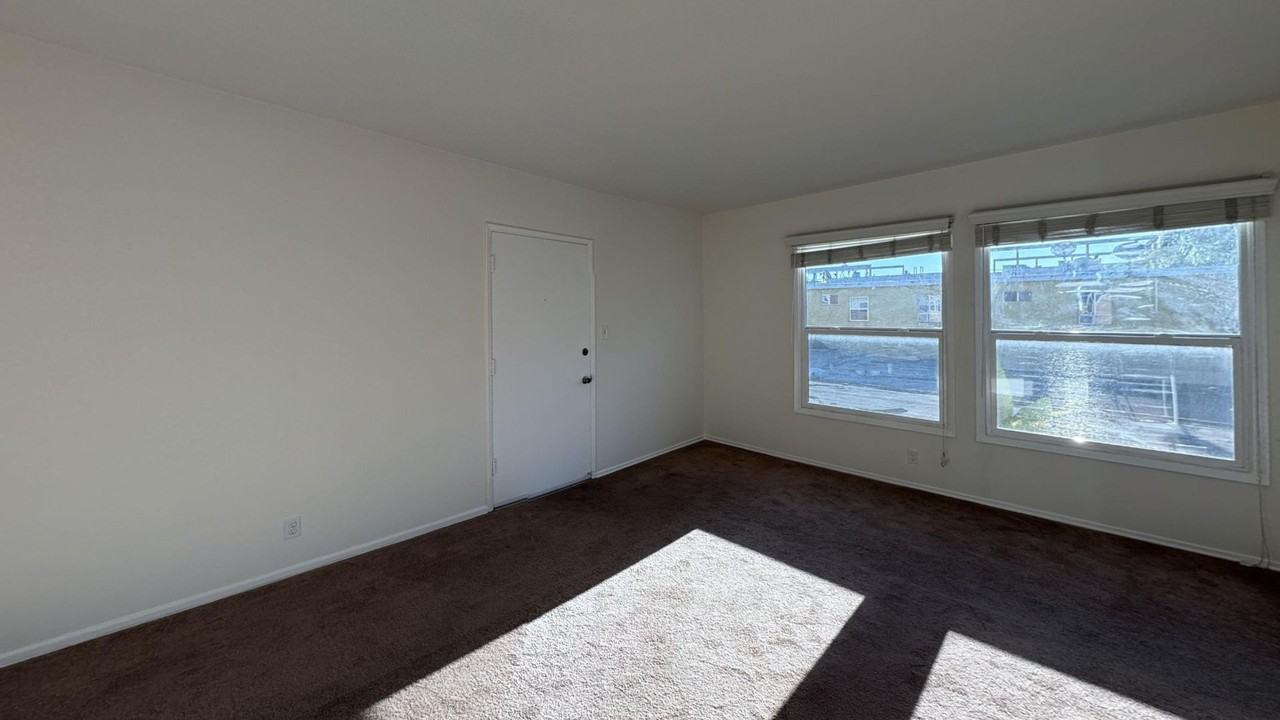 1317 18th St #D - Photo 6 of 17