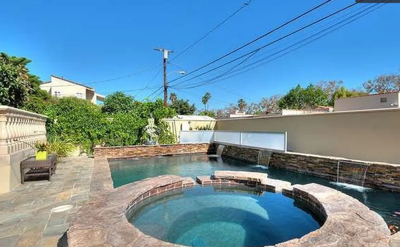 332 S Almont Dr - Photo 4 of 17