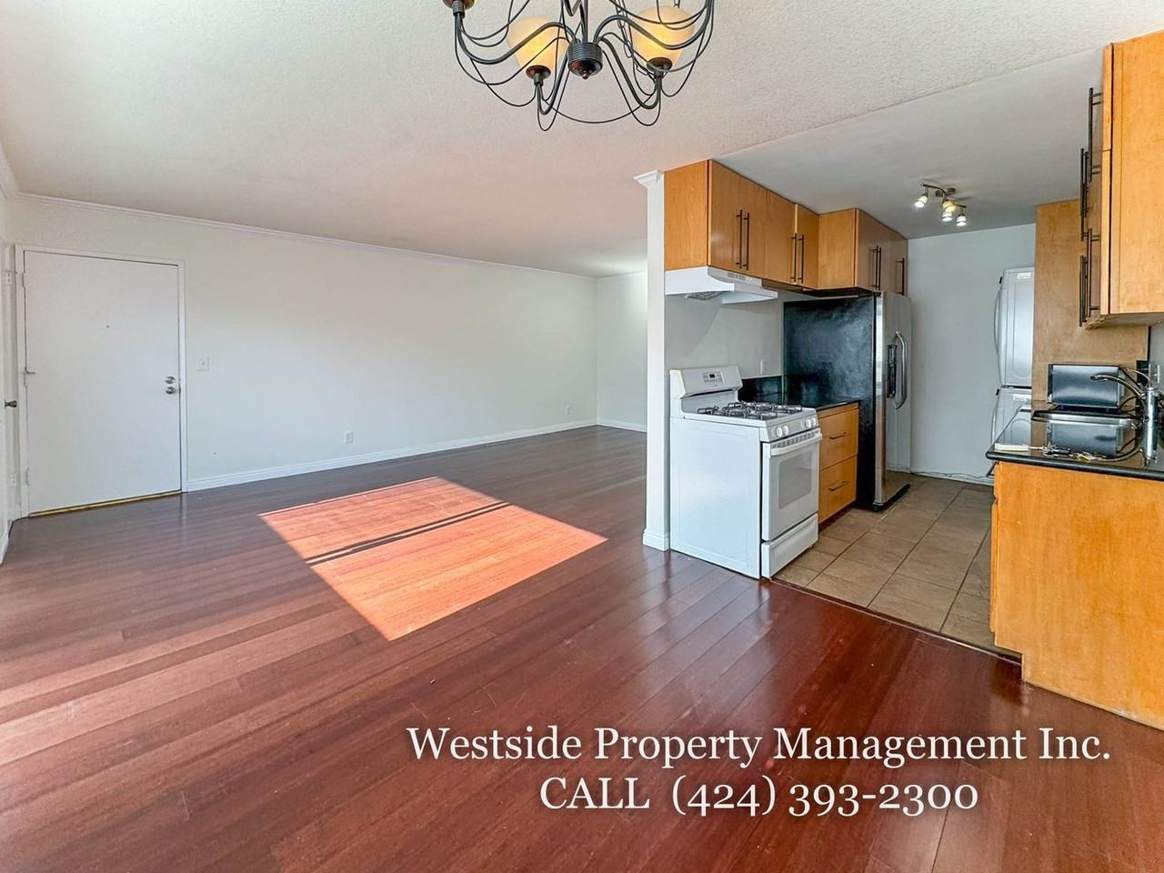 1827 S Barrington Ave #208 - Photo 4 of 21