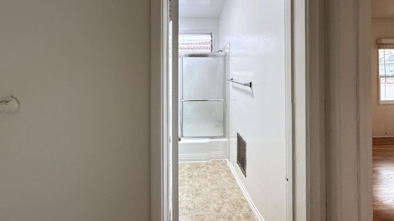 25 19th Ave #E - Photo 6 of 17