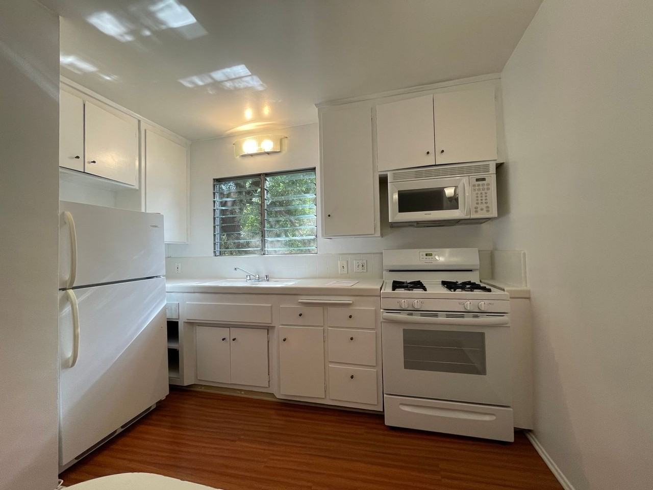 1152 N Poinsettia Pl #5 - Photo 2 of 14