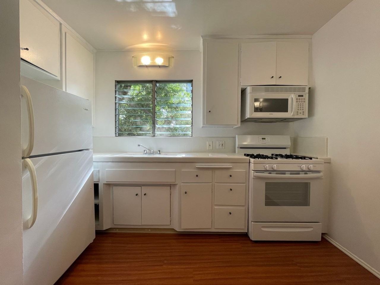 1152 N Poinsettia Pl #5 - Photo 3 of 14