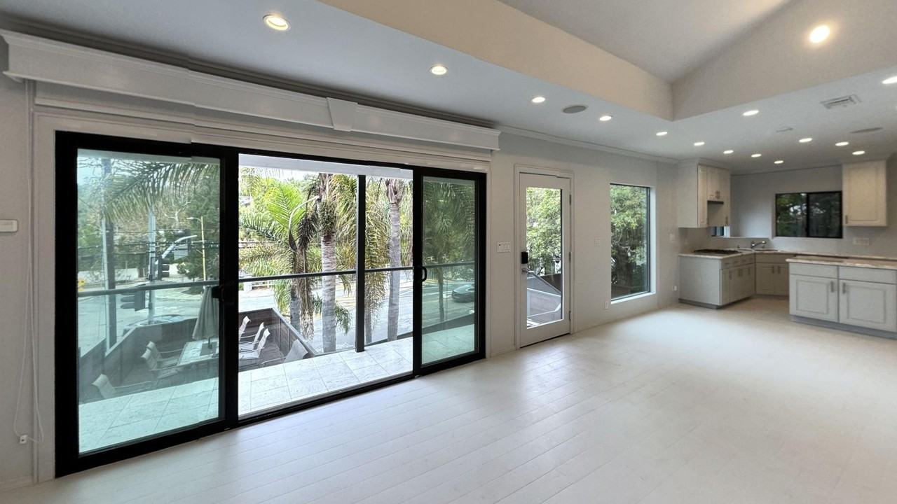 386 Entrada Dr - Photo 2 of 18