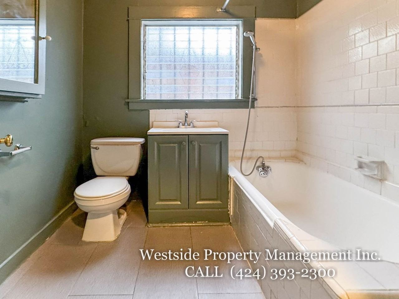 1520 Andalusia Ave #5 - Photo 5 of 7