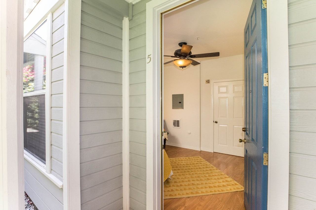 1117 3rd St #5 - Photo 6 of 16