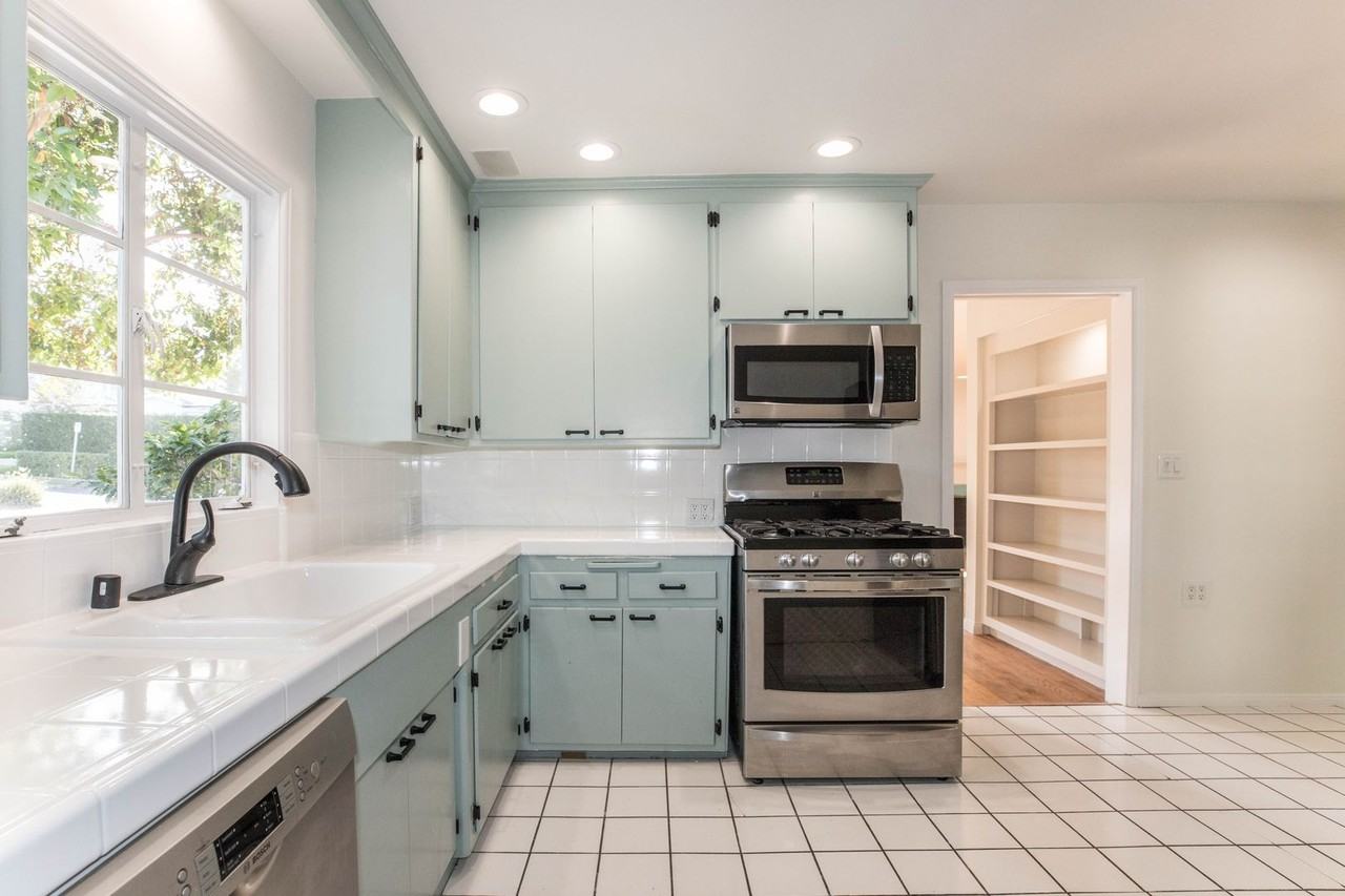 437 Swarthmore Ave - Photo 5 of 18