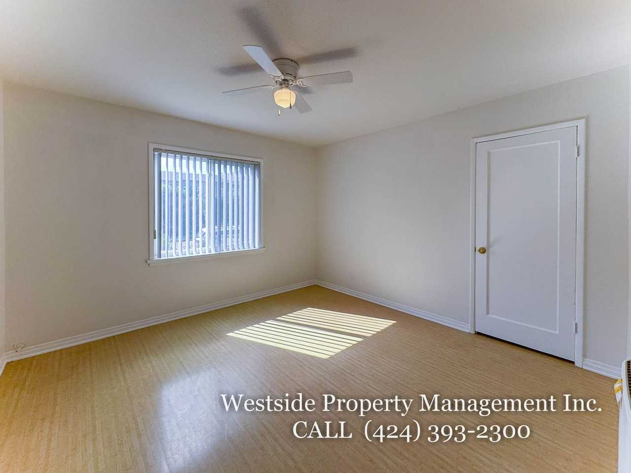 2301 Oak St #A - Photo 4 of 7