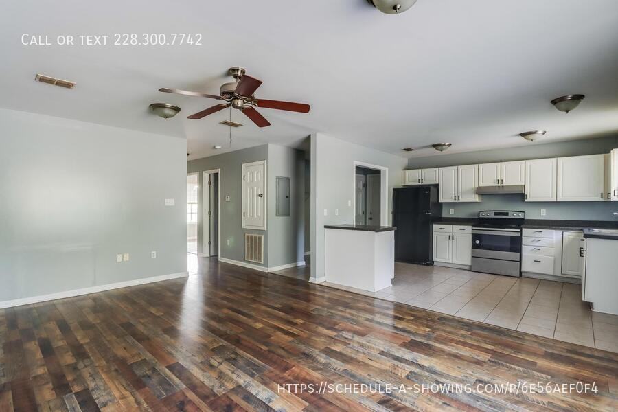 124 30th 1/2 St #B - Photo 2 of 11