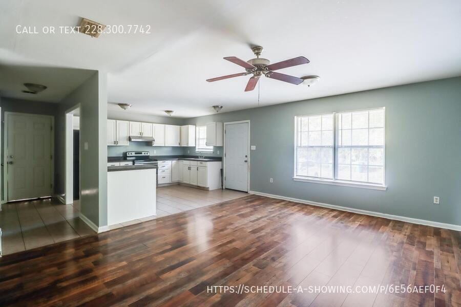 124 30th 1/2 St #B - Photo 3 of 11